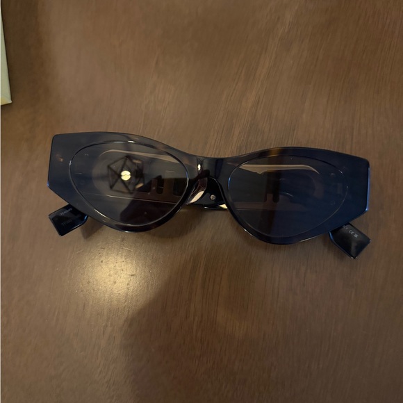 Fendi sunglasses - Picture 1 of 6